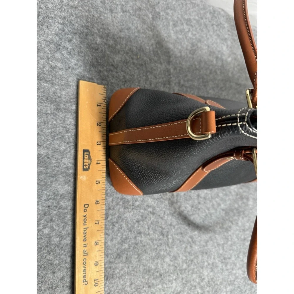 Dooney & Bourke large dooney